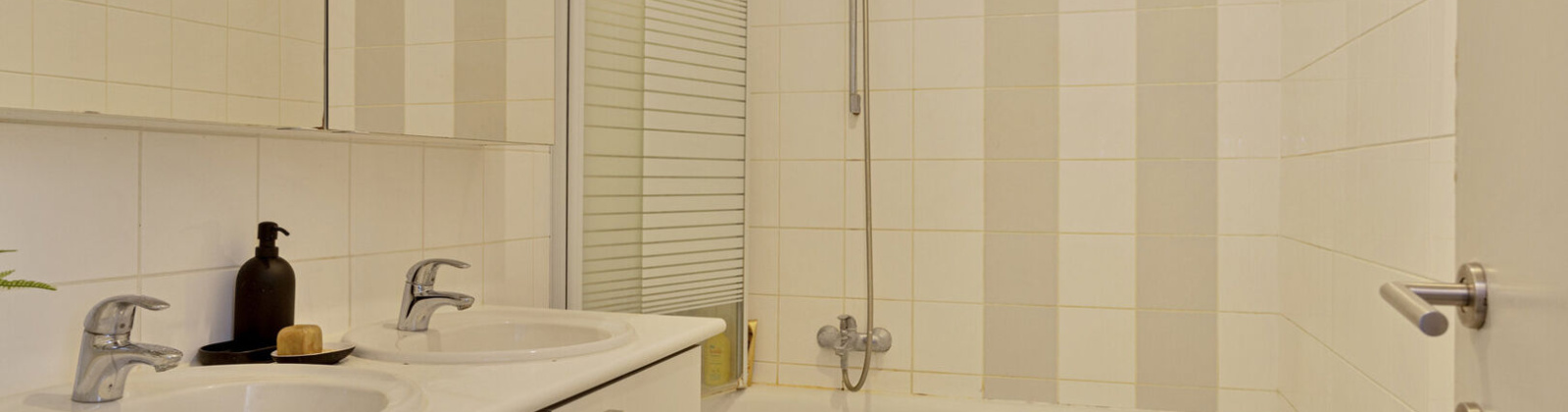 2 Bedrooms Bedrooms, ,1 BathroomBathrooms,Apartment,For Sale,1002